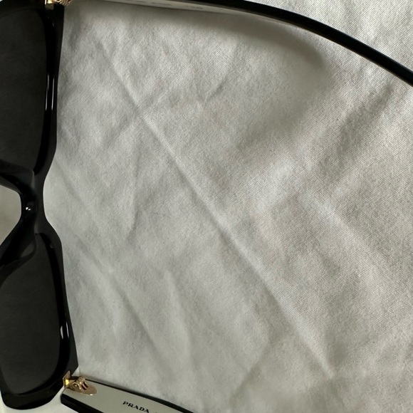 New without tag Prada sunglass excellent condition with box - Picture 6 of 7